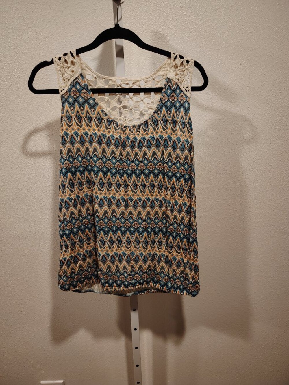 Mudd Junior's Top Size XL Sleeveless Boho Tank Top Crochet Lace Ikat Diamond